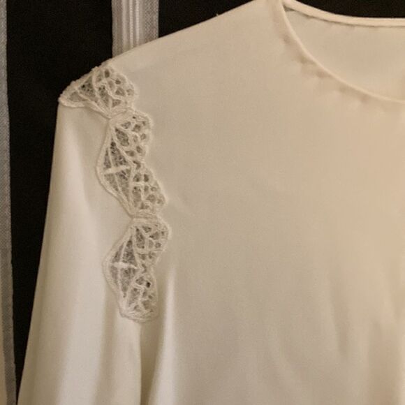 Jonathan Simkhai Blouse with Long Bell Sleeve, Ruffle and Lace detail. Size XS - Picture 3 of 6